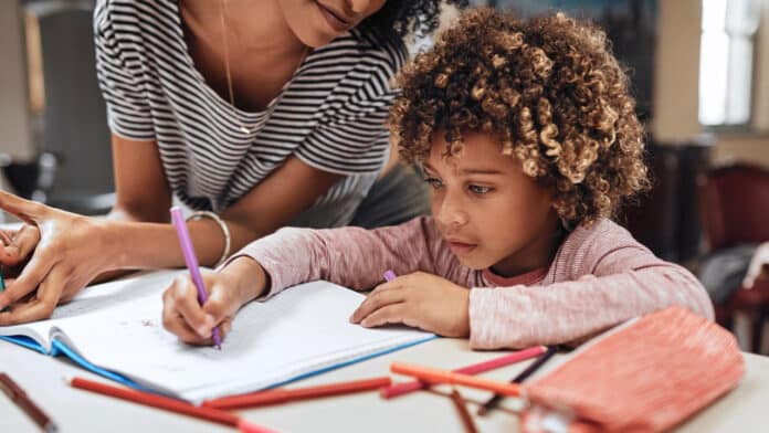 Comment faire l'école à la maison en cours d'année ?